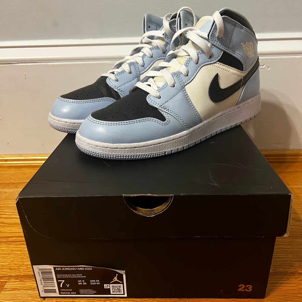 Air Jordan 1 Mid Ice Blue